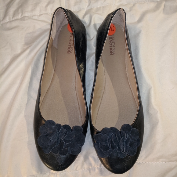 Kenneth Cole navy flats